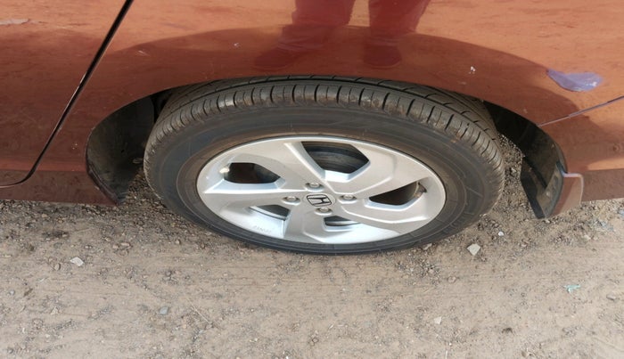 2015 Honda City 1.5L I-VTEC V MT, Petrol, Manual, 1,53,341 km, tyre