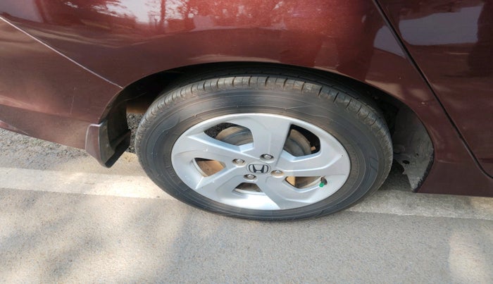 2015 Honda City 1.5L I-VTEC V MT, Petrol, Manual, 1,53,341 km, tyre