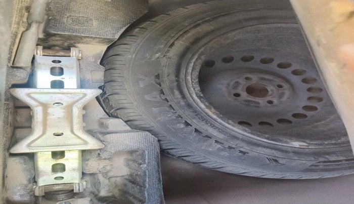 2017 Honda Amaze 1.2L I-VTEC SX, Petrol, Manual, 1,66,723 km, tyre