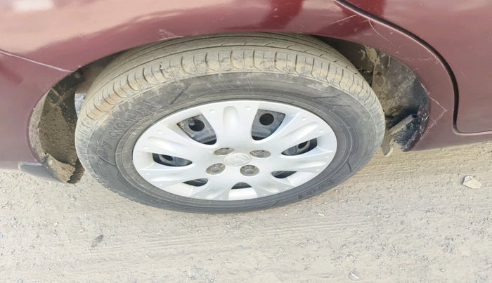 2017 Honda Amaze 1.2L I-VTEC SX, Petrol, Manual, 1,66,723 km, tyre