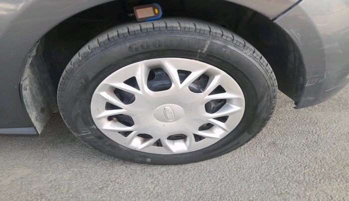 2016 Ford Figo Aspire TREND 1.2 PETROL, Petrol, Manual, 1,09,365 km, tyre