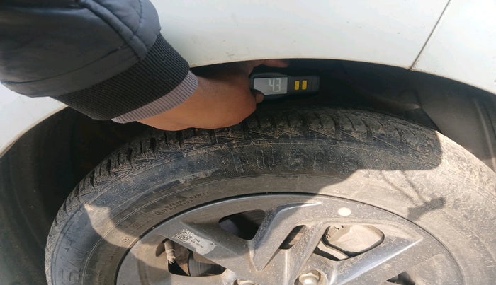 2022 Hyundai GRAND I10 NIOS SPORTZ AMT 1.2 KAPPA VTVT, Petrol, Automatic, 31,594 km, tyre