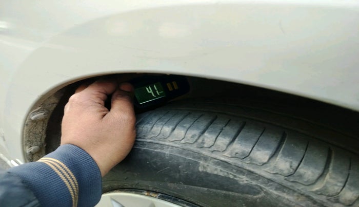 2015 Maruti Ertiga VXI, Petrol, Manual, 83,280 km, tyre