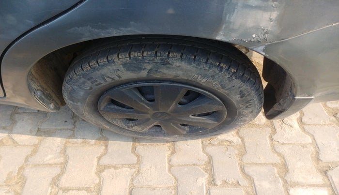 2011 Maruti Swift Dzire VXI, Petrol, Manual, 98,900 km, tyre