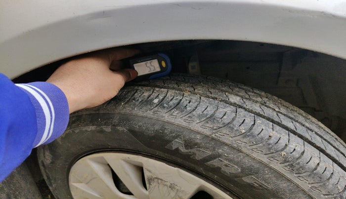 2011 Maruti Swift VXI, Petrol, Manual, 1,07,641 km, tyre