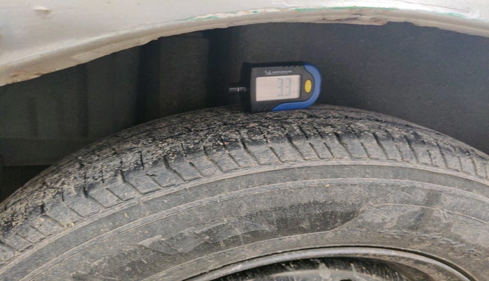 2011 Maruti Swift VXI, Petrol, Manual, 1,07,641 km, tyre