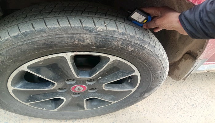 2017 Renault Duster RXS CVT, Petrol, Automatic, 47,843 km, tyre