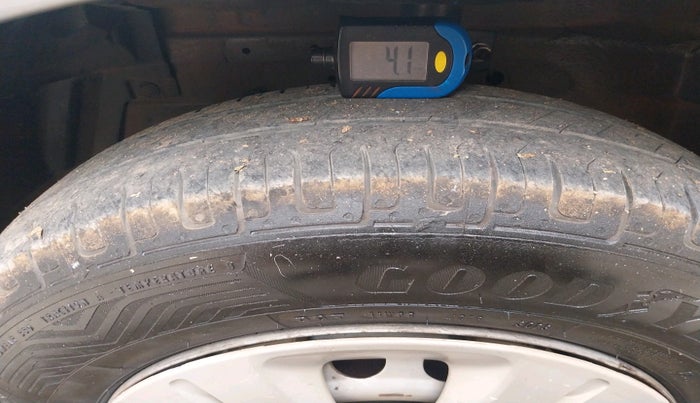 2015 Maruti Swift LXI, Petrol, Manual, 66,105 km, tyre