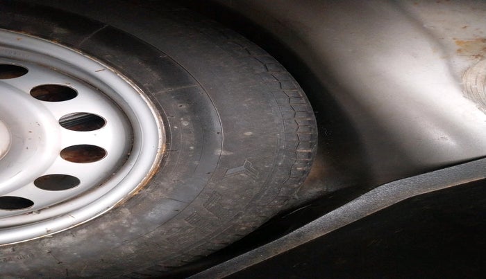 2015 Maruti Swift LXI, Petrol, Manual, 66,105 km, tyre