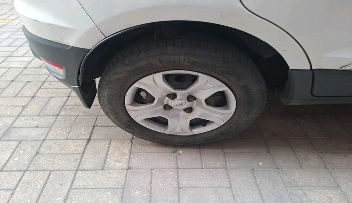 2015 Ford Ecosport AMBIENTE 1.5L DIESEL, Diesel, Manual, 1,82,115 km, tyre