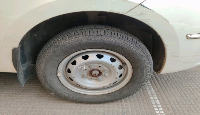 2012 Tata Indica Vista AURA + SAFIRE, Petrol, Manual, 40,679 km, tyre