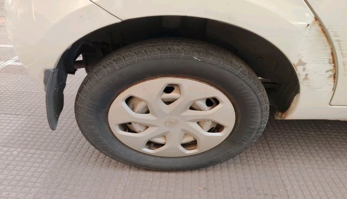 2012 Tata Indica Vista AURA + SAFIRE, Petrol, Manual, 40,679 km, tyre