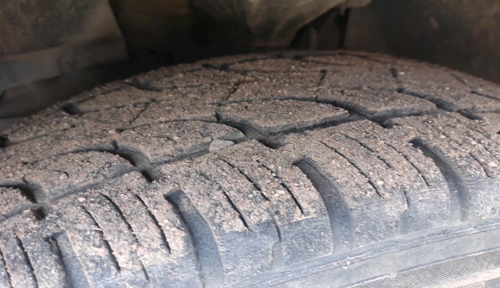 2017 Mahindra XUV500 W4 1.99, Diesel, Manual, 1,75,926 km, tyre