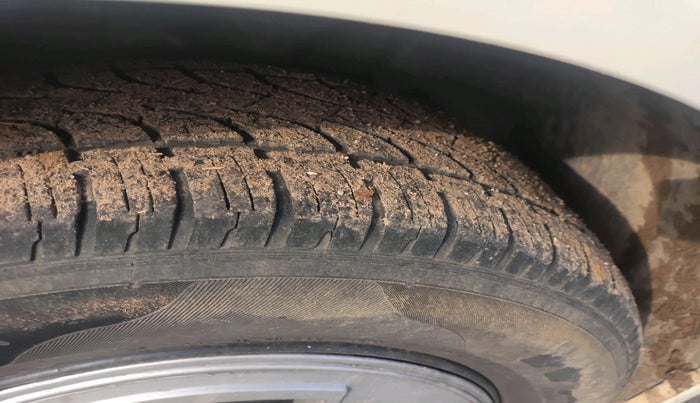 2017 Mahindra XUV500 W4 1.99, Diesel, Manual, 1,75,926 km, tyre