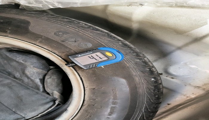 2011 Hyundai i20 MAGNA 1.2, Petrol, Manual, 33,027 km, tyre