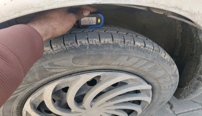 2017 Maruti Swift VDI, Diesel, Manual, 1,22,547 km, tyre