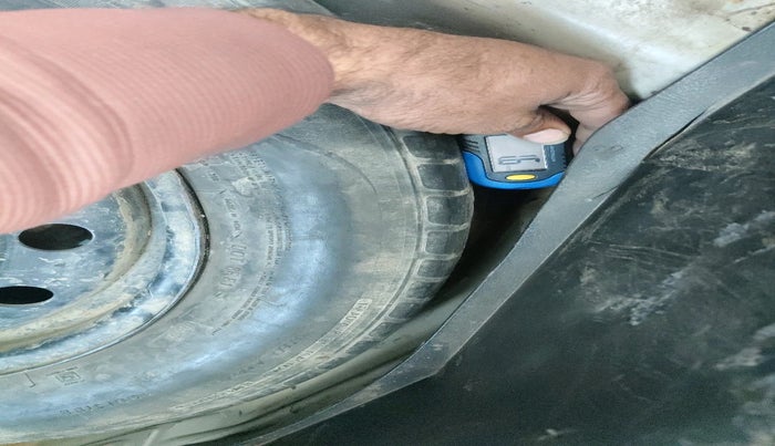 2017 Maruti Swift VDI, Diesel, Manual, 1,22,547 km, tyre