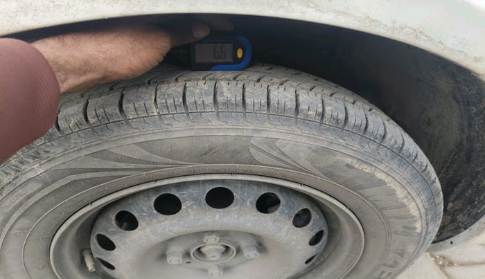 2017 Maruti Swift VDI, Diesel, Manual, 1,22,547 km, tyre