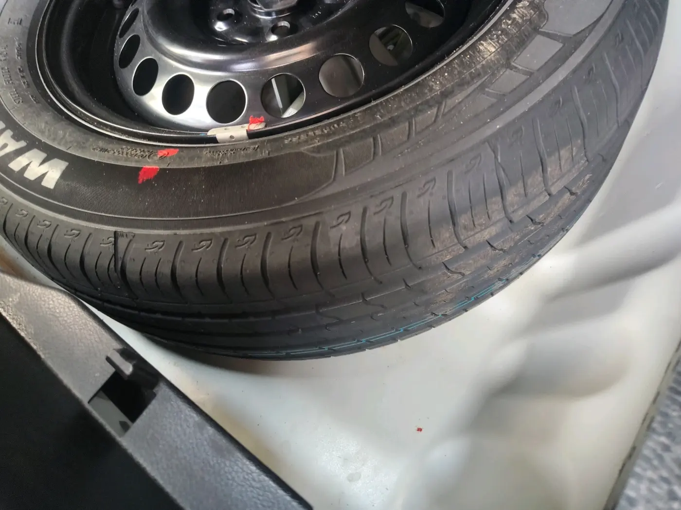2022 Maruti BREZZA ZXI + AT SMART HYBRID, Petrol, Automatic, 35,647 km, tyre