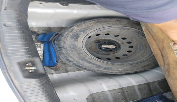 2013 Hyundai Verna FLUIDIC 1.6 VTVT EX, Petrol, Manual, 1,01,874 km, tyre