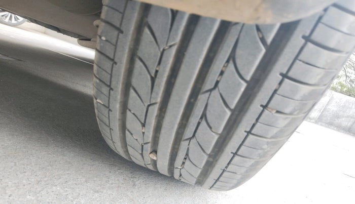 2013 Hyundai Verna FLUIDIC 1.6 VTVT EX, Petrol, Manual, 1,01,874 km, tyre