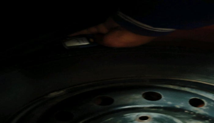 2017 Maruti Swift VXI, Petrol, Manual, 74,921 km, tyre