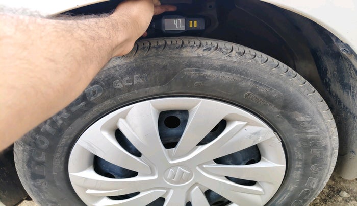 2025 Maruti Swift VXi (O) AMT, Petrol, Automatic, 32,081 km, tyre