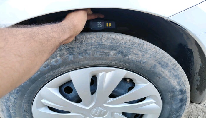 2025 Maruti Swift VXi (O) AMT, Petrol, Automatic, 32,081 km, tyre