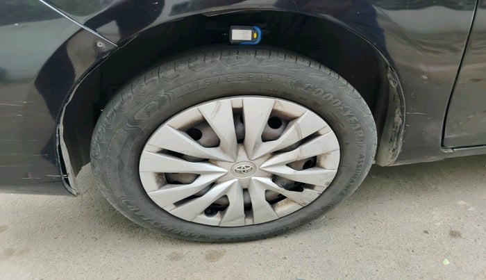 2018 Toyota YARIS J CVT, Petrol, Automatic, 1,27,571 km, tyre