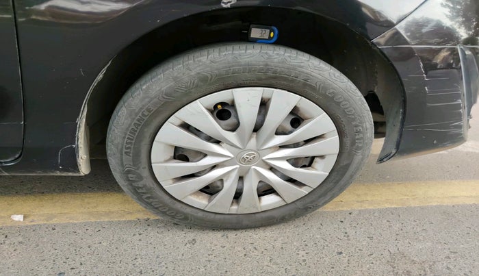 2018 Toyota YARIS J CVT, Petrol, Automatic, 1,27,571 km, tyre