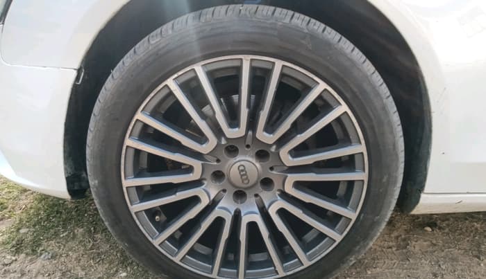 2014 Audi A4 2.0 TDI 174BHP, Diesel, Automatic, 85,017 km, tyre