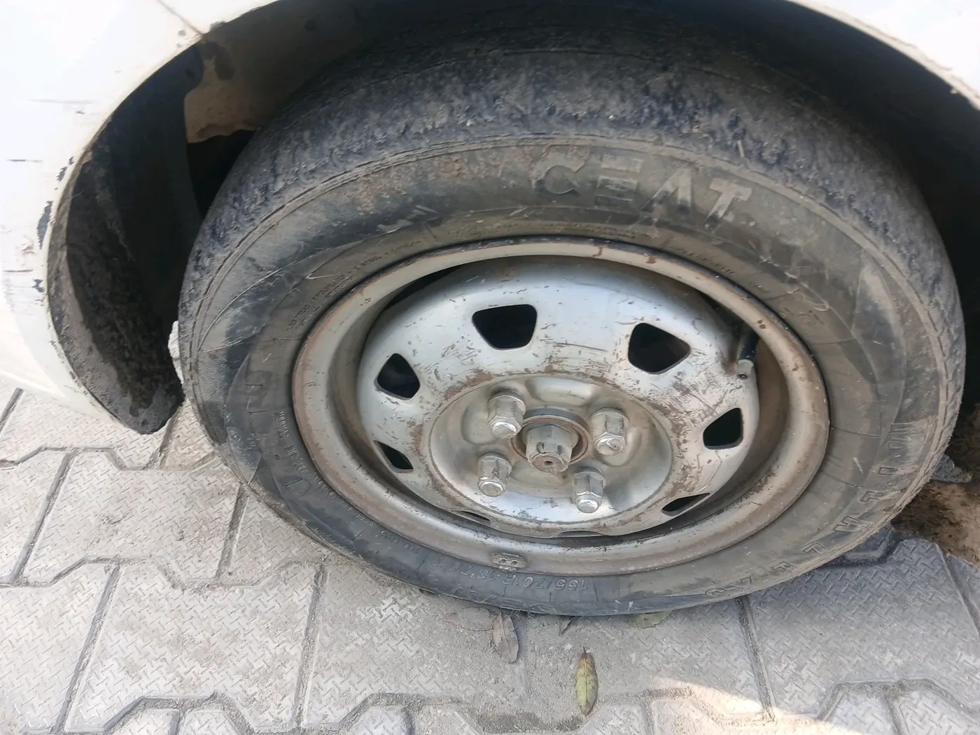2011 Hyundai Santro Xing GLS LPG, Petrol, Manual, 1,03,922 km, tyre