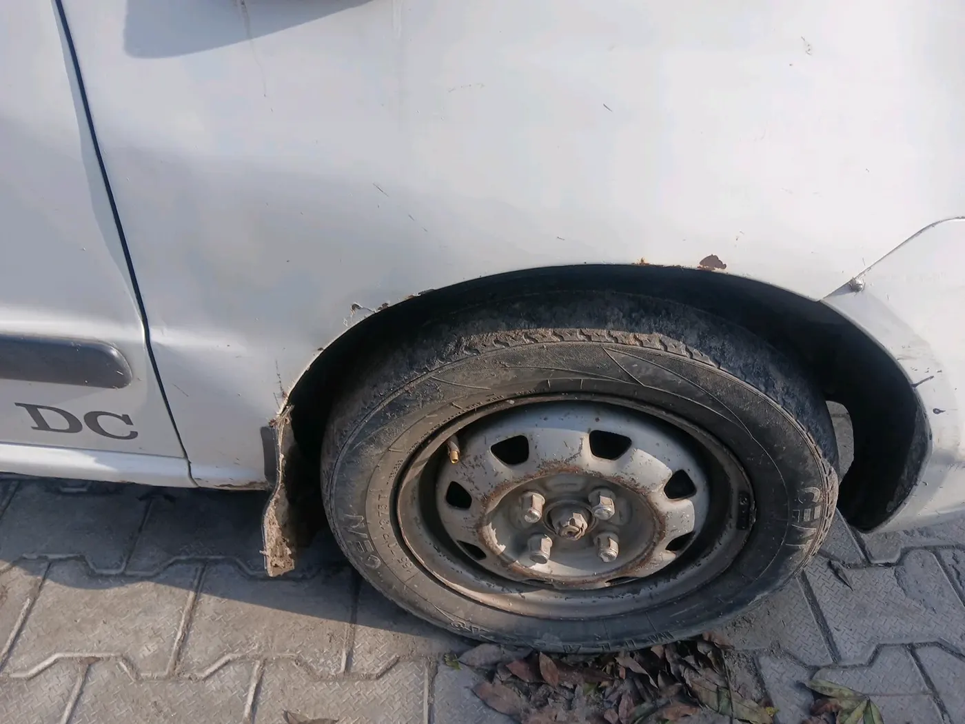 2011 Hyundai Santro Xing GLS LPG, Petrol, Manual, 1,03,922 km, tyre