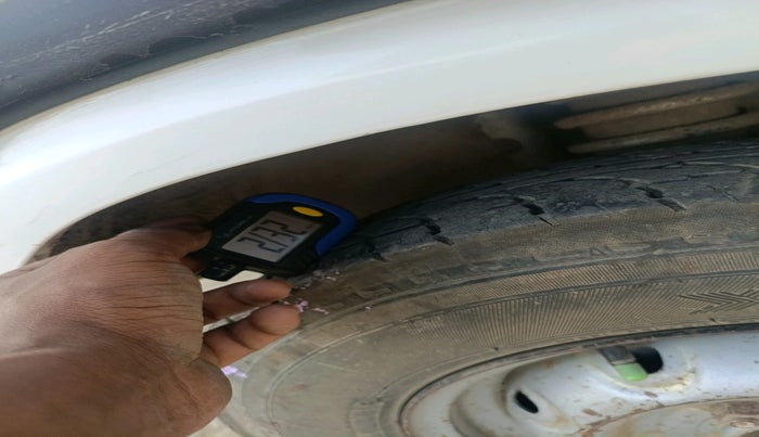 2016 Maruti Omni 5 STR, Petrol, Manual, 1,15,396 km, tyre