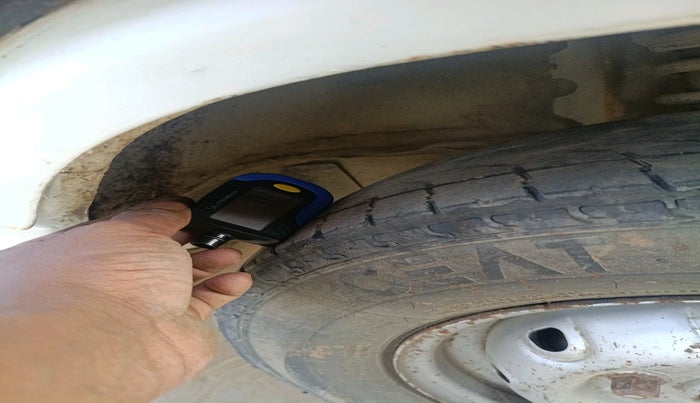 2016 Maruti Omni 5 STR, Petrol, Manual, 1,15,396 km, tyre