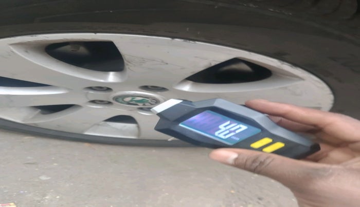 2011 Skoda Superb ELEGANCE 1.8 TSI AT, Petrol, Automatic, 75,261 km, tyre