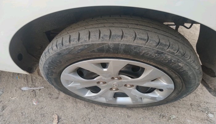 2015 Hyundai Grand i10 SPORTZ 1.2 KAPPA VTVT, Petrol, Manual, 1,02,721 km, tyre