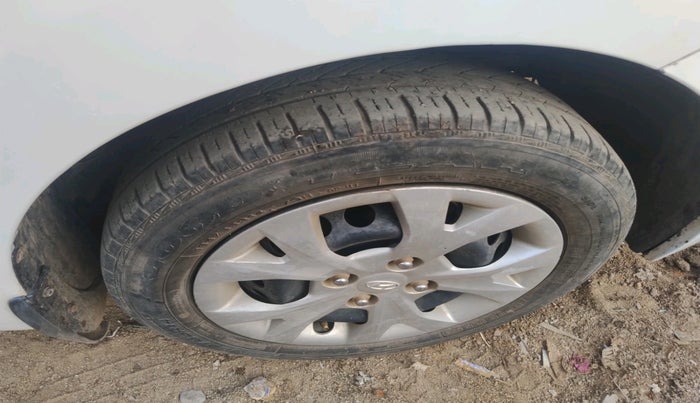 2015 Hyundai Grand i10 SPORTZ 1.2 KAPPA VTVT, Petrol, Manual, 1,02,721 km, tyre