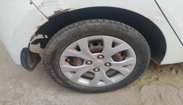 2015 Hyundai Grand i10 SPORTZ 1.2 KAPPA VTVT, Petrol, Manual, 1,02,721 km, tyre