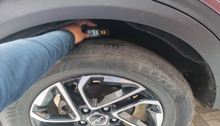 2022 KIA CARENS PRESTIGE PLUS 1.4 PETROL 7 STR, Petrol, Manual, 52,035 km, tyre