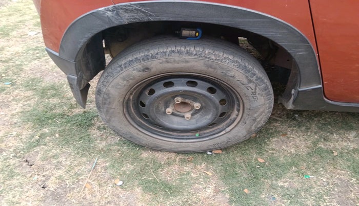 2016 Mahindra Kuv100 K4 D 6 STR, Diesel, Manual, 83,488 km, tyre