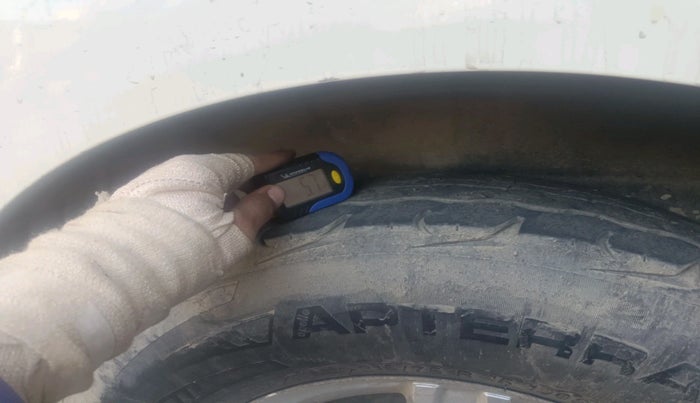 2011 Mahindra Xylo E8, Diesel, Manual, 1,57,970 km, tyre