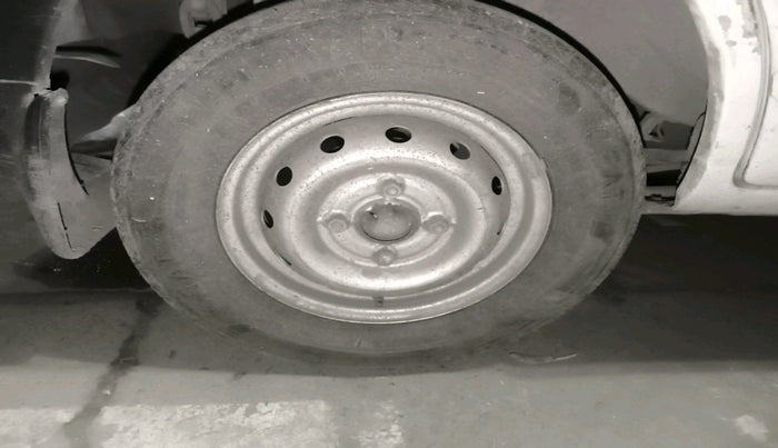 2011 Maruti Alto LXI, Petrol, Manual, 60,303 km, tyre