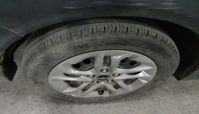 2023 KIA CARENS PRESTIGE 1.5 DIESEL IMT 7 STR, Diesel, Manual, 82,535 km, tyre