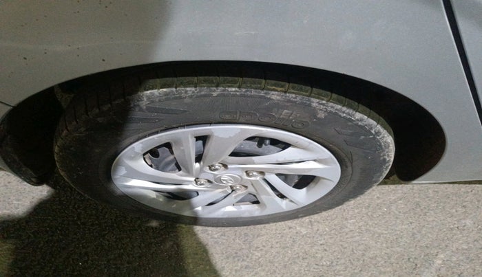 2022 Hyundai AURA S 1.2 CNG, Petrol, Manual, 1,23,974 km, tyre