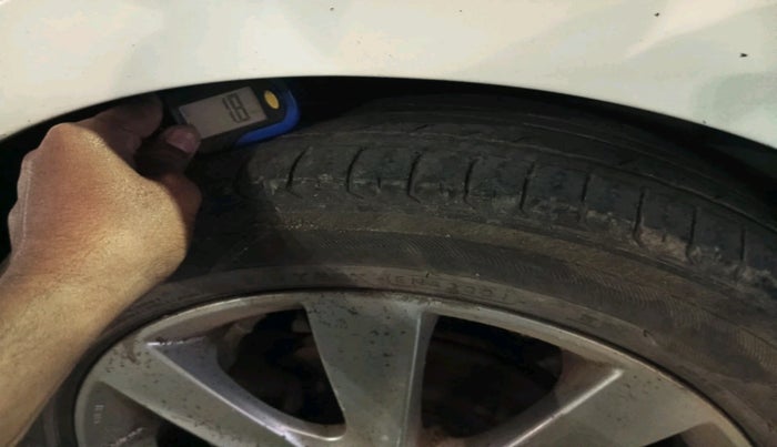 2012 Hyundai Verna FLUIDIC 1.6 CRDI SX, Diesel, Manual, 3,02,565 km, tyre