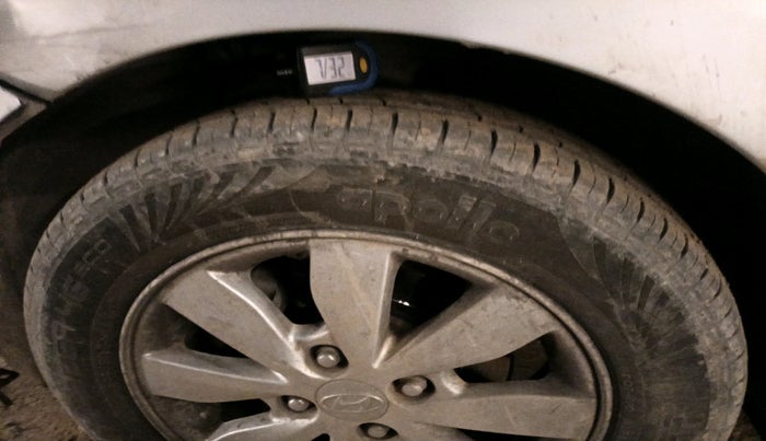 2015 Hyundai Xcent SX 1.2, Petrol, Manual, 2,20,106 km, tyre