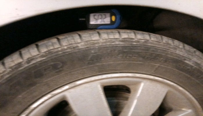 2015 Hyundai Xcent SX 1.2, Petrol, Manual, 2,20,106 km, tyre