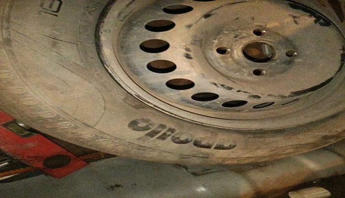 2015 Hyundai Xcent SX 1.2, Petrol, Manual, 2,20,106 km, tyre