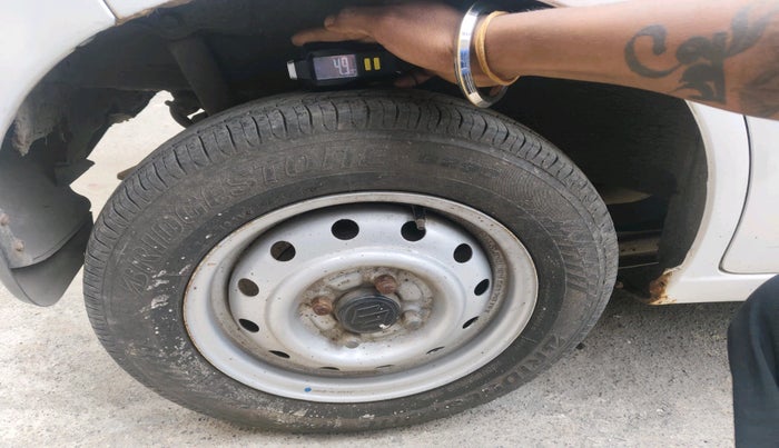 2015 Maruti Wagon R 1.0 LXI CNG, Petrol, Manual, 1,34,762 km, tyre